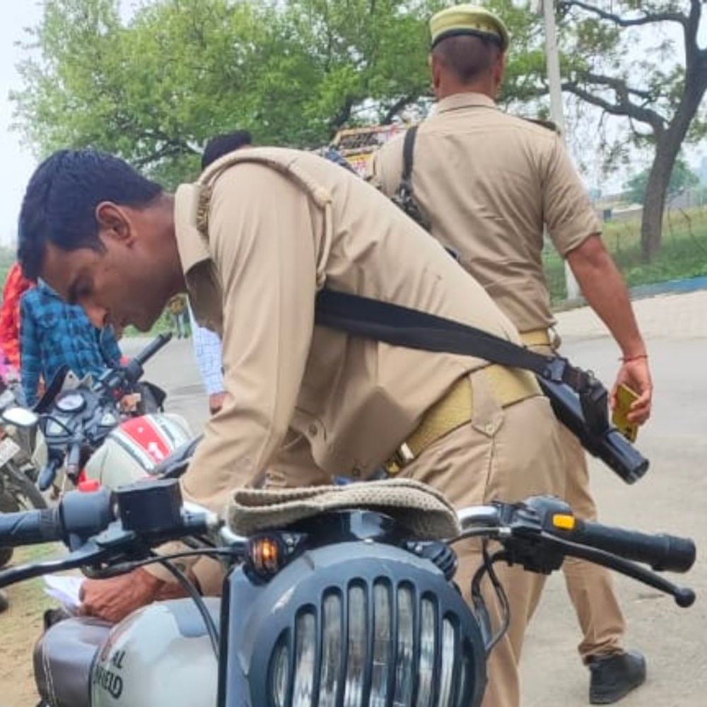 बुलेट और बाइक की आमने-सामने टक्कर में युवक की मौत:बरेली के अलीगंज-सिरौली रोड पर हुआ हादसा, एक अन्य युवक गंभीर घायल