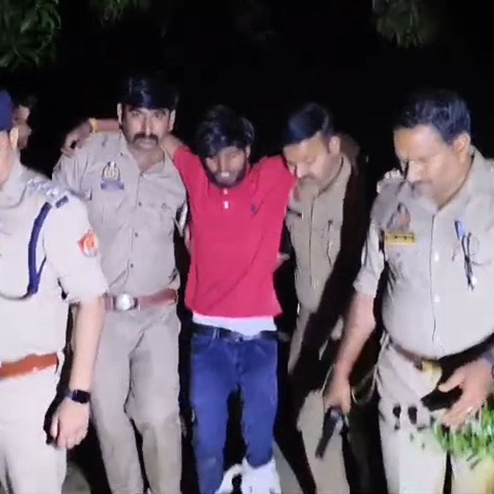लूट के आरोपियों से पुलिस की मुठभेड़:फर्रुखाबाद में एक आरोपी के पैर में गोली लगी, दूसरा गिरफ्तार