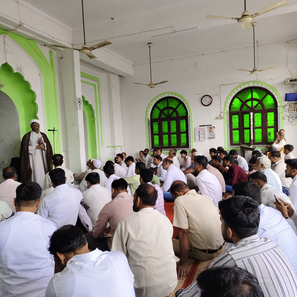 शिया समुदाय ने काली पट्टी बांधकर ईद की नमाज़ पढ़ी:भनौली गांव में ईरान के सुप्रीम लीडर की शहादत पर गमगीन माहौल में मनी ईद