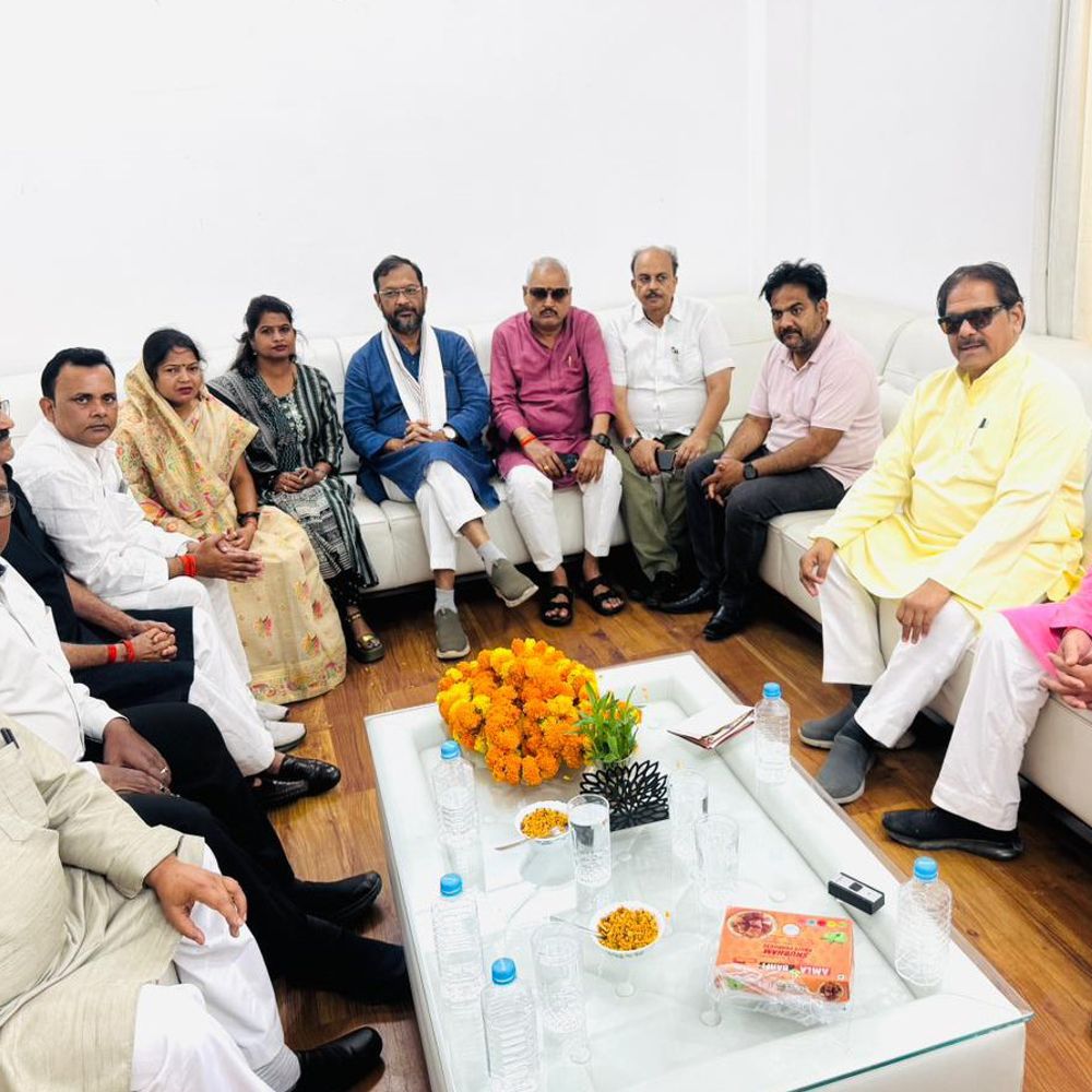 कौशांबी-प्रयागराज में कांग्रेस की समीक्षा बैठक संपन्न:राजेश तिवारी ने की अध्यक्षता, बोले- बूथ स्तर पर संगठन को मजबूत करें