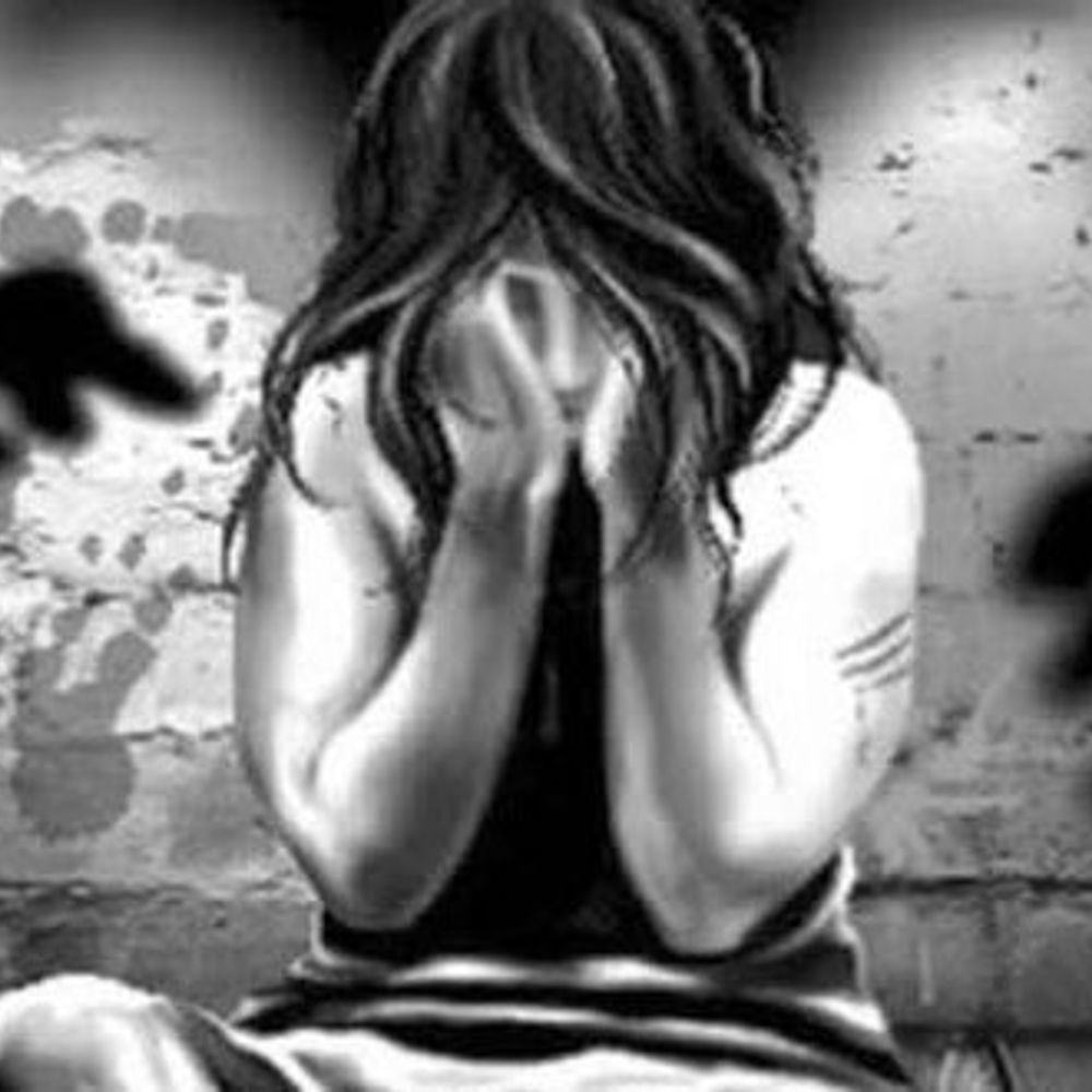 एटा में विवाहिता से छेड़छाड़, विरोध पर परिवार को पीटा:आरोपियों ने घर में घुसकर हमला किया, केस दर्ज