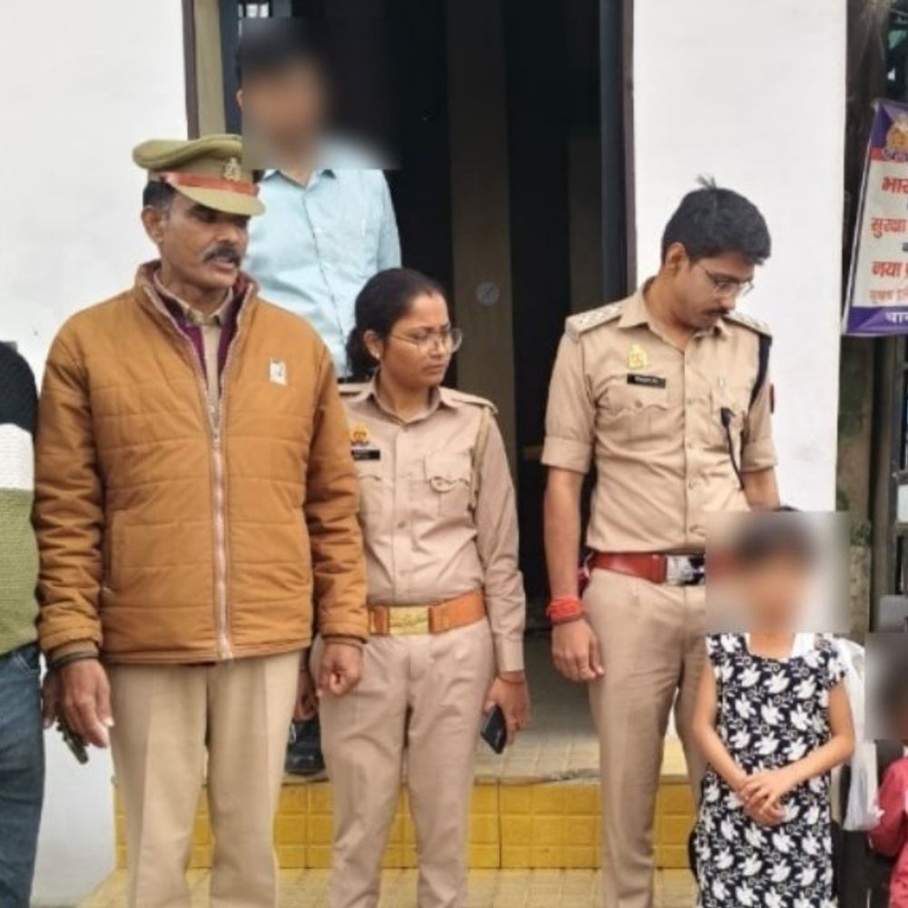 अमेठी में नमाज के दौरान दो बच्चे रास्ता भटके:पुलिस ने दोनों को तलाश कर परिजनों को सौंपा, खुशी से खिले चेहरे