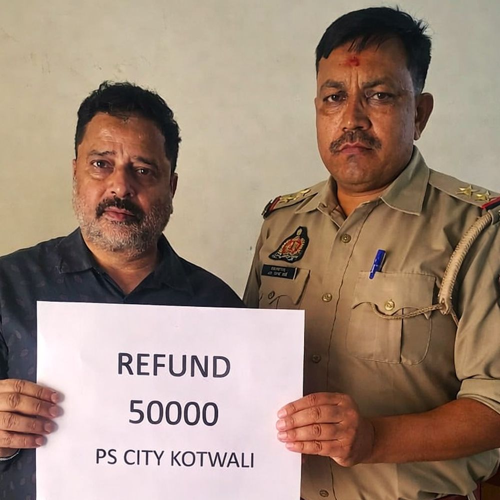 साइबर ठगी के शिकार युवक को राहत, 50 हजार वापस:मिर्जापुर में मोबाइल गुम होने पर खाते से निकाले गए थे 1.15 लाख रुपये