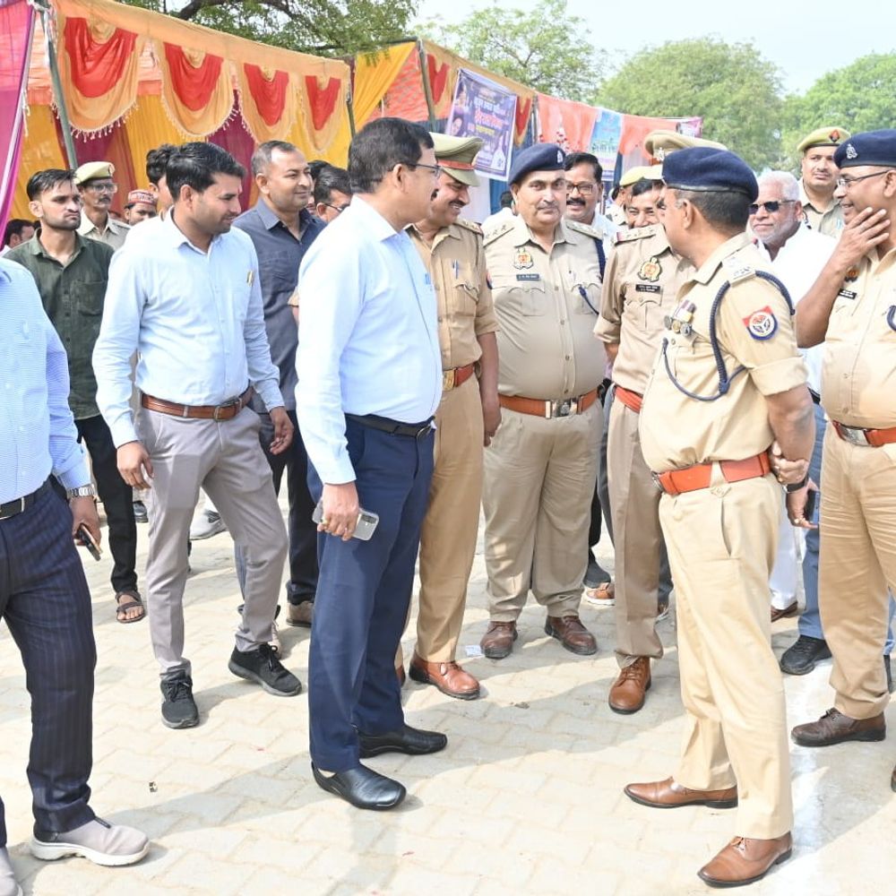 ईद पर जालौन में प्रशासन हाई अलर्ट पर:डीएम-एसपी ने किया निरीक्षण, शांतिपूर्ण ढंग से अदा हुई नमाज