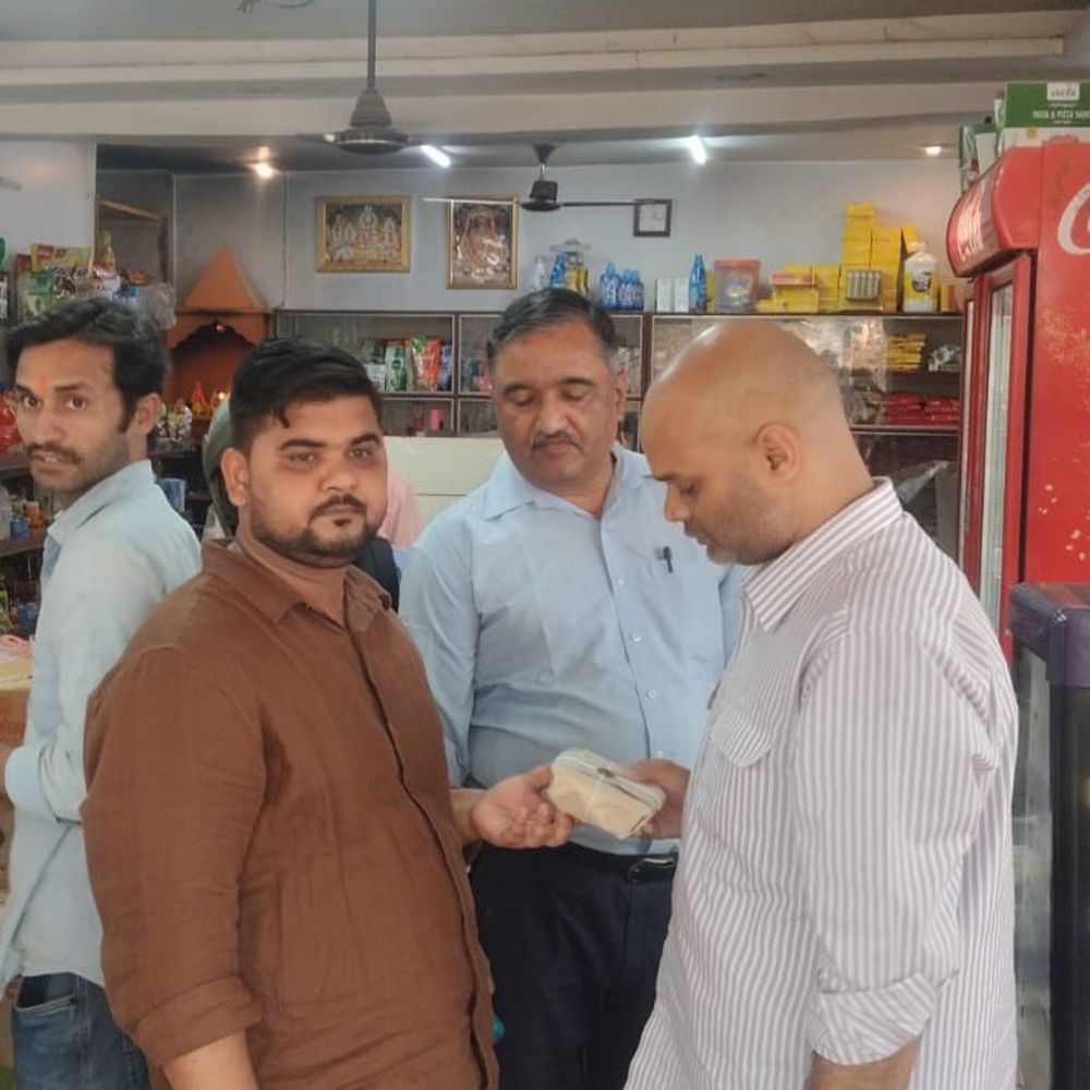 खाद्य औषधि प्रशासन ने 8 खाद्य नमूने जांच को भेजे:नवरात्र से पहले कई दुकानों पर हुई कार्रवाई, रिपोर्ट पर होगी आगे की कार्रवाई