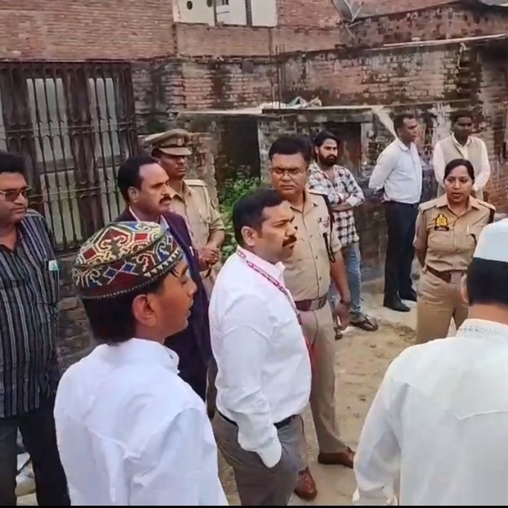 एटा में शांतिपूर्ण ढंग से पढ़ी गई ईद उल फितर:कड़ी सुरक्षा के बीच लोगों ने मांगी अमन-चैन की दुआएं