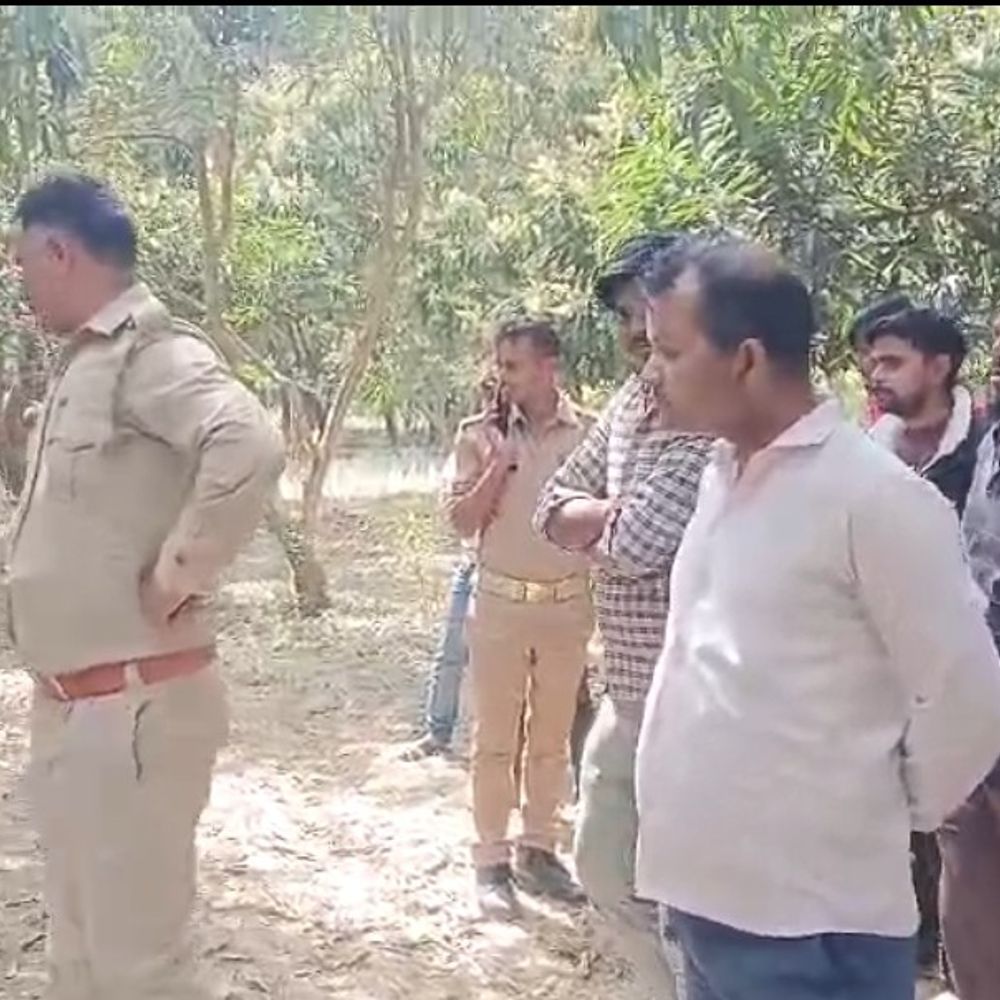 फर्रुखाबाद में अज्ञात प्राइवेट सिक्योरिटी गार्ड का शव मिला:आम के बाग में संदिग्ध परिस्थितियों में पेड़ से लटका था