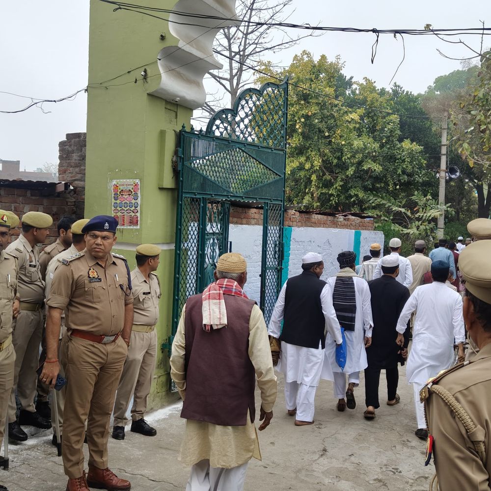 ड्रोन निगरानी में 33 मस्जिदों में हुई ईद नमाज:मैनपुरी में ईदगाह से लेकर चौराहों तक पुलिस पहरा, शांति से निपटी नमाज