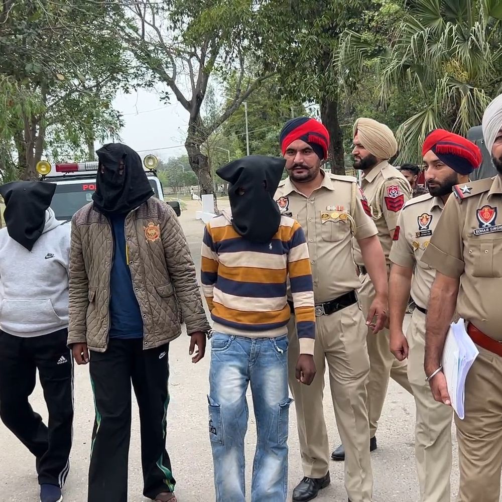 फिरोजपुर पुलिस ने पकड़े 3 ड्रग तस्कर:  6 किलो हेरोइन बरामद, बाइक जब्त की, चकमा देकर भाग जाता था एक आरोपी – Fazilka News
