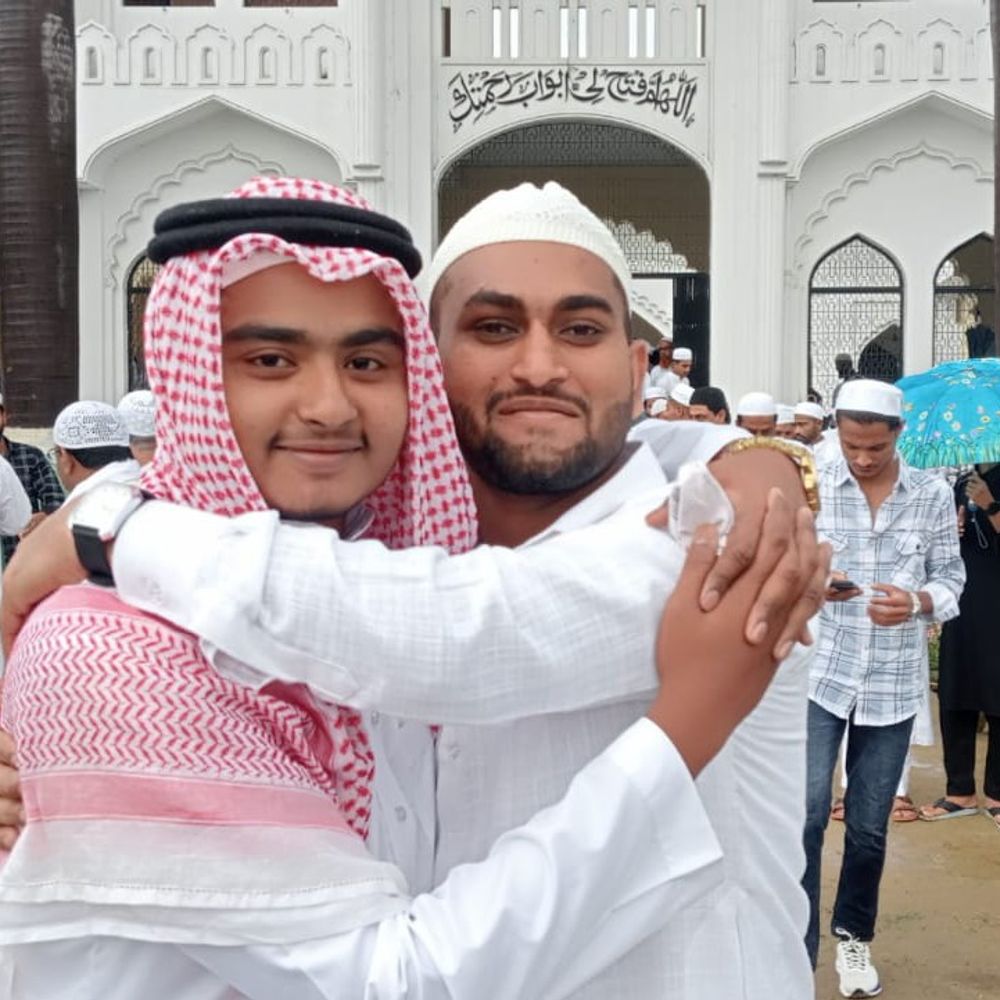 बारिश ने बदली ईद की नमाज की तस्वीर:बस्ती में मस्जिदों में अदा हुई नमाज; सेवईयों की मिठास संग गूंजी मुबारकबाद