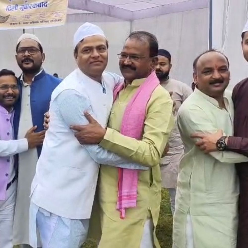 लखीमपुर खीरी में ईद-उल-फितर का त्योहार मनाया गया:अकीदत और भाईचारे के साथ ईदगाहों में उमड़ी नमाजियों की भीड़