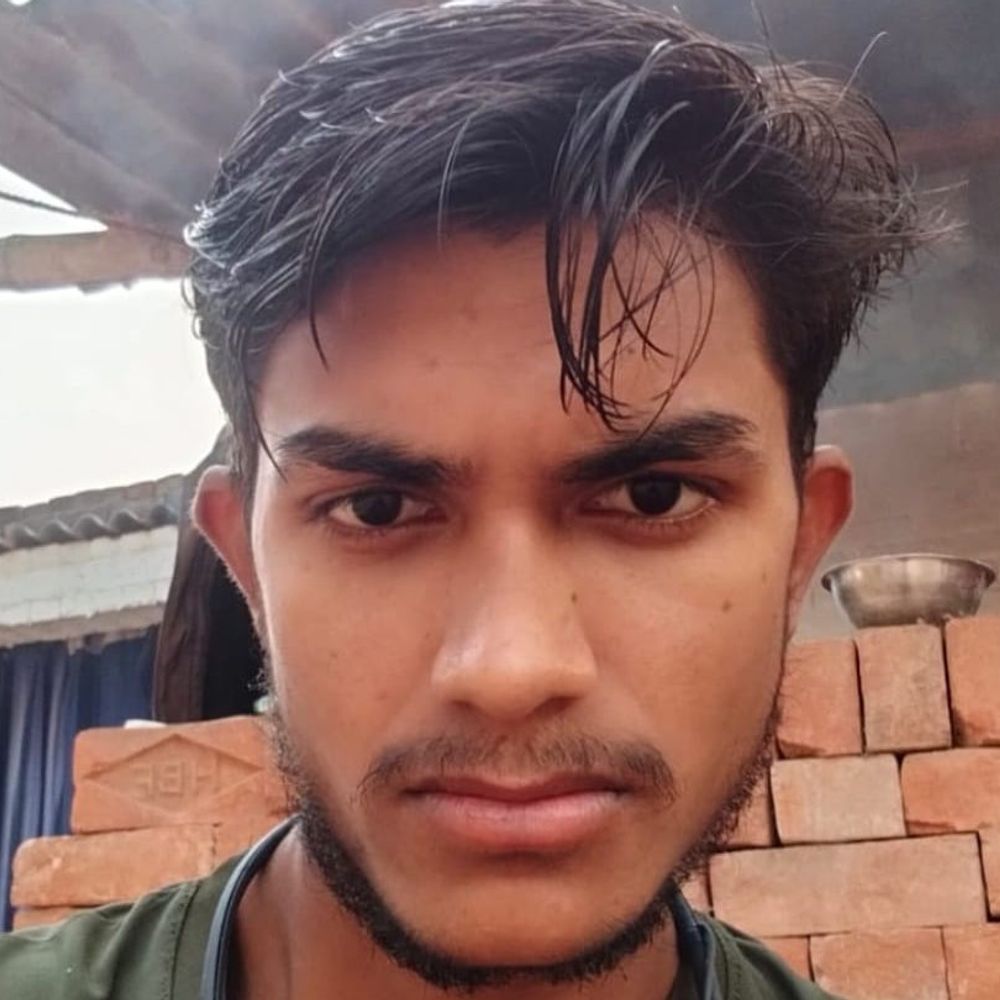 रायबरेली में कार की टक्कर से बाइक सवार की मौत:जिला अस्पताल में इलाज के दौरान युवक ने तोड़ा दम, एक घायल