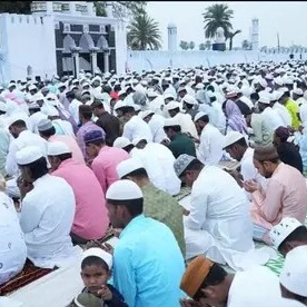 चित्रकूट में ईद-उल-फितर की नमाज:जिले भर में शांतिपूर्ण ढंग से अदा, अमन-चैन की दुआएं