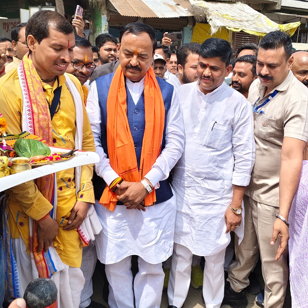 डिप्टी सीएम ने कौशांबी में दो चौराहों का उद्घाटन किया:मंझनपुर में भगवान परशुराम सहित चार प्रतिमाओं का अनावरण भी किया