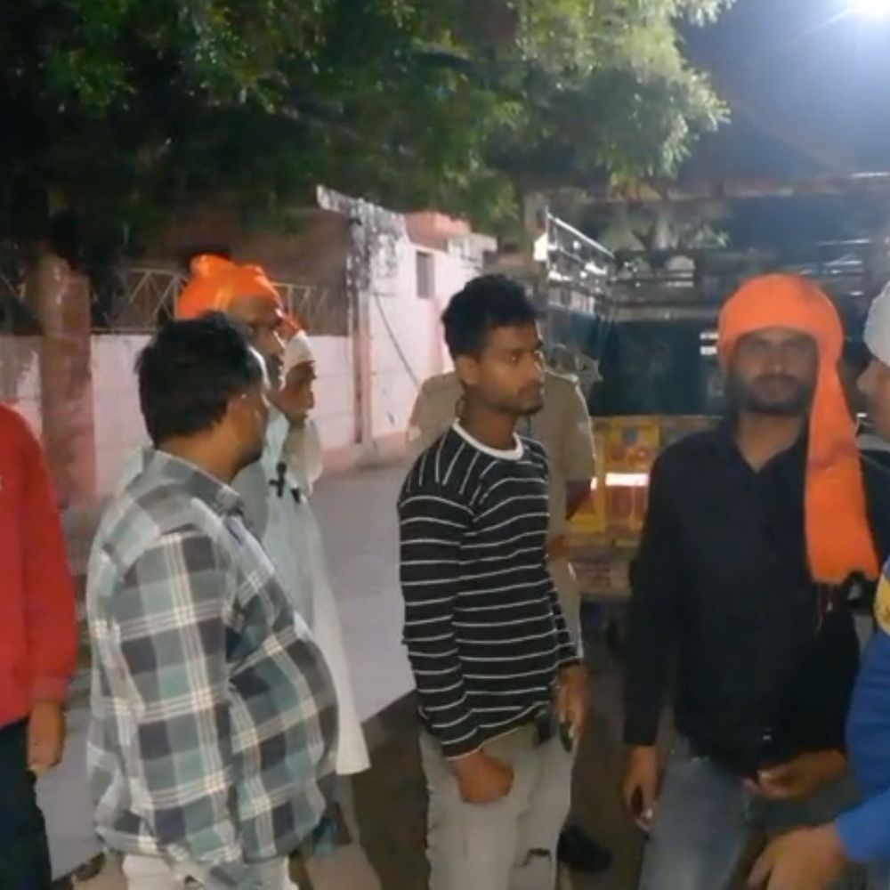 फिरोजाबाद में सड़क हादसे में छात्र की मौत:दोस्तों के साथ जाने की बात कहकर निकला था घर से, फोन पर मिली सूचना