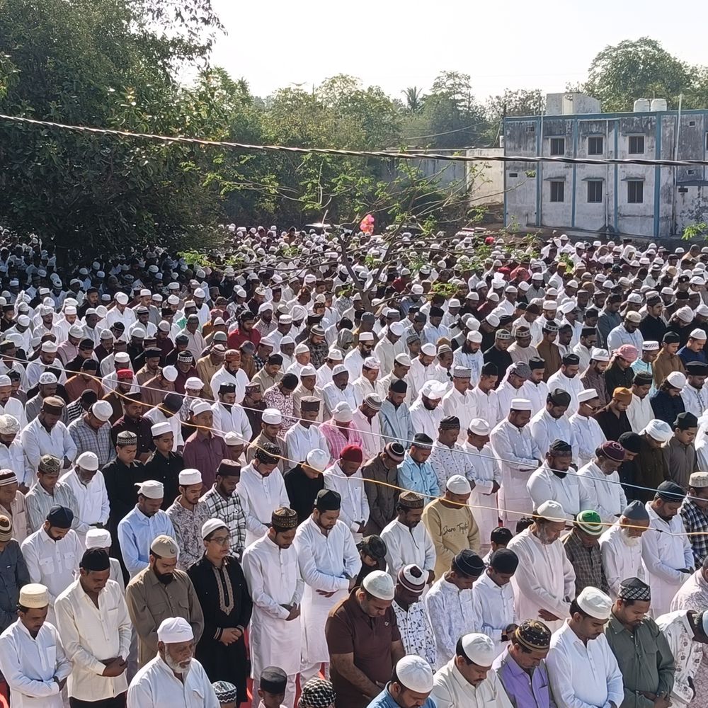 अशोकनगर जिले में ईद-उल-फितर की नमाज अदा:  पठार स्थित ईदगाह और चंदेरी की 18 मस्जिदों में भारी भीड़; मांगी अमन-चैन की दुआ – Ashoknagar News