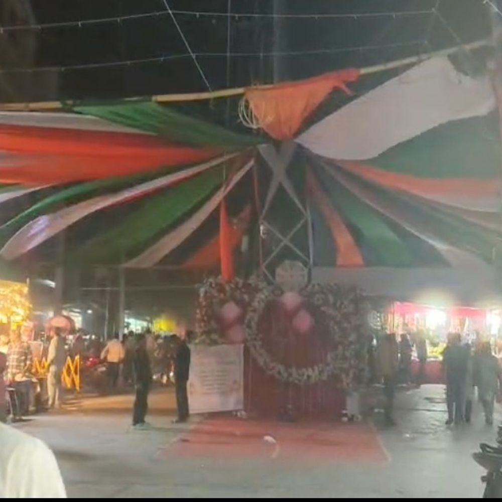 किशनगंज में 60 किमी/घंटे की रफ्तार से आंधी-बारिश:पानी भरने से पैदल यात्रियों की मुश्किल बढ़ी, कई इलाकों में बिजली गुल