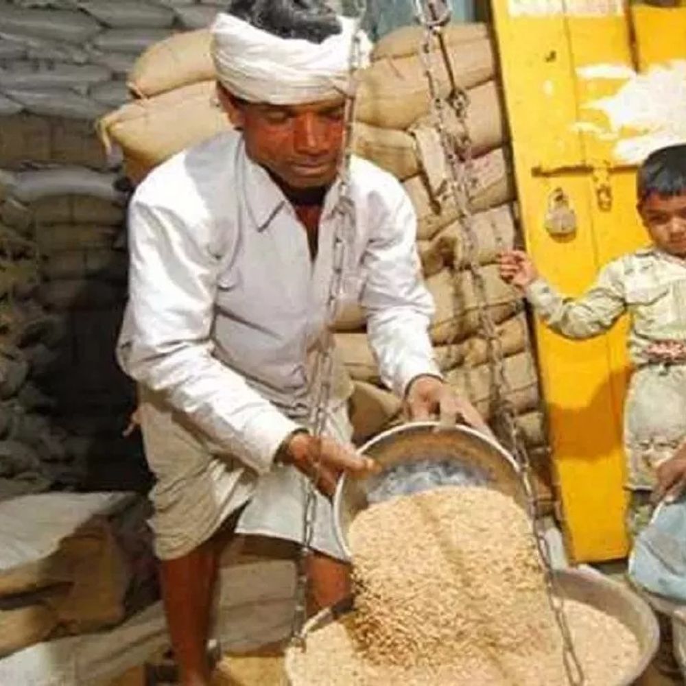 प्रतापगढ़ में राशन घोटाला:ग्रामीणों की शिकायत पर खाद्यान्न घोटाले की पुष्टि, कोटेदार के खिलाफ FIR दर्ज