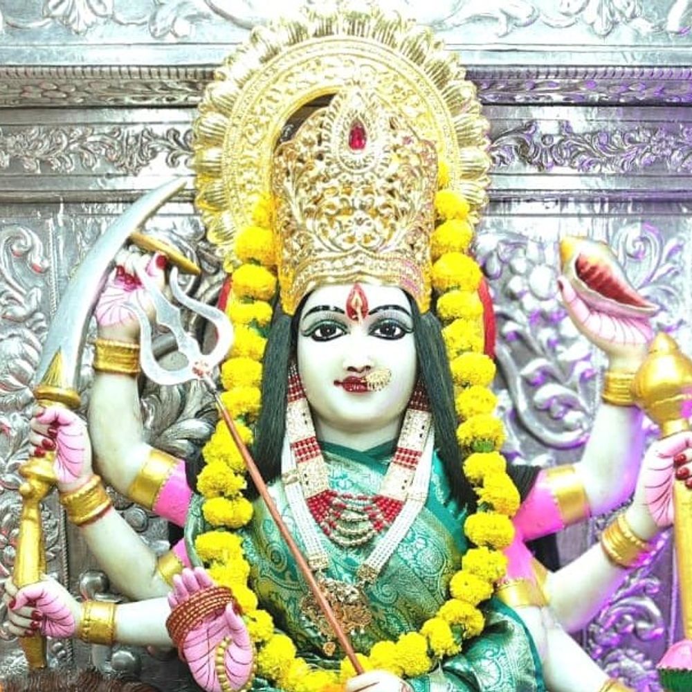 उन्नाव में मां चंद्रघंटा के दर्शन:मंदिरों में उमड़ी श्रद्धालुओं की भारी भीड़, सुरक्षा के पुख्ता इंतजाम