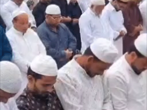 समस्तीपुर में ईद पर अमन-चैन की मांगी दुआ:ईद पर शहर में विशेष नमाज अदा की गई; सुरक्षा के लिए एएसपी, सदर एसडीओ रहे मौजूद