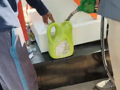 पंजाब- प्रीमियम पेट्रोल-कॉमर्शियल डीजल रेट बढ़ने का असर:  जालंधर में कैनियां लेकर पंपों पर पहुंचे लोग; चंडीगढ़, अमृतसर-लुधियाना में हालात नॉर्मल – Jalandhar News