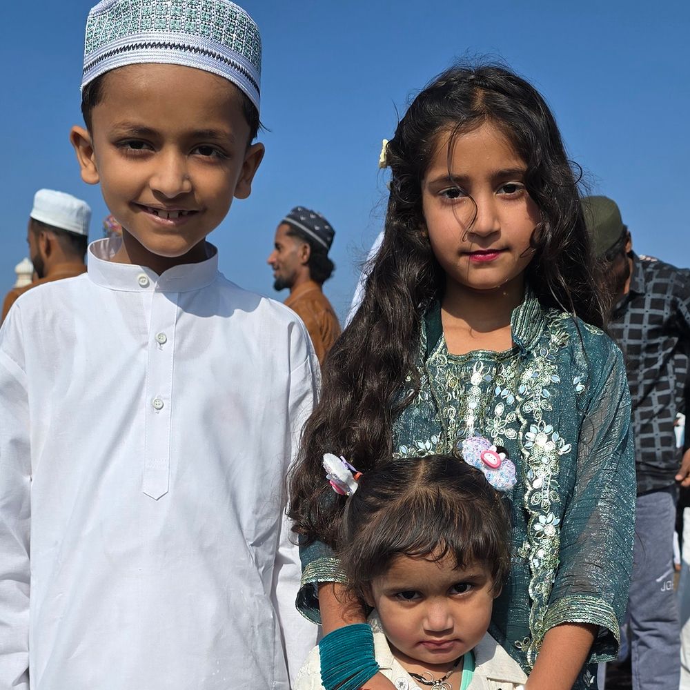 महोबा में प्राचीन ईदगाह में हजारों ने पढ़ी नमाज:शहर काजी ने अमन-चैन और वतनपरस्ती का संदेश दिया