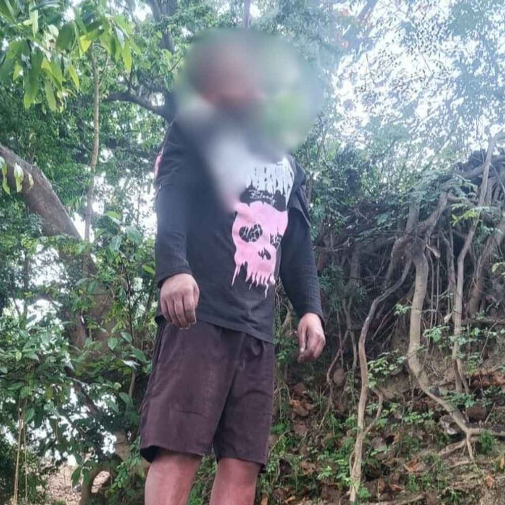 गोरखपुर में पेड़ से लटका शव मिला:ब्रह्मपुर में अज्ञात व्यक्ति की पहचान में जुटी पुलिस टीम