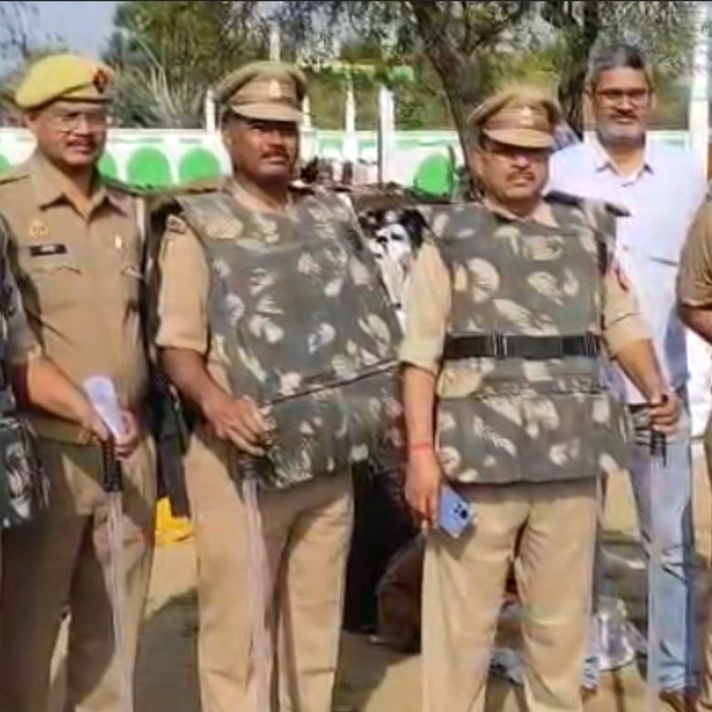 जालौन में शांतिपूर्ण माहौल में अदा हुई ईद की नमाज:बच्चों की रौनक के बीच अधिकारियों ने संभाली व्यवस्था