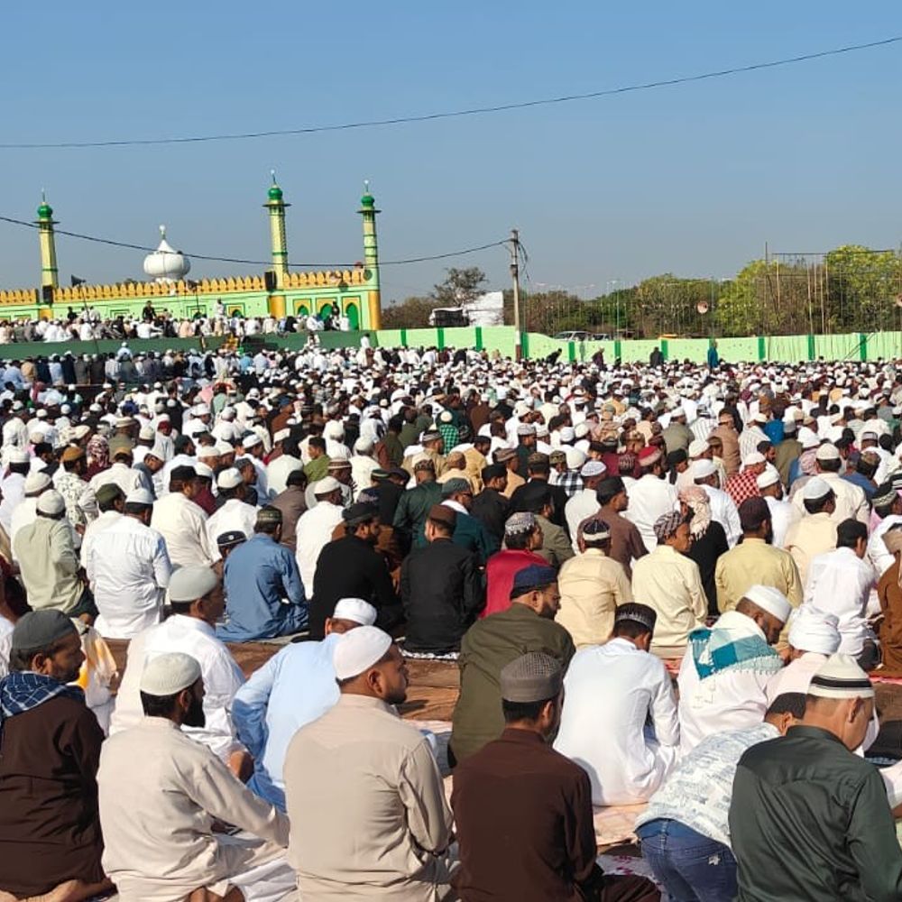 शिवपुरी ईदगाह पर ईद की नमाज अदा:  देश में अमन-चैन और भाईचारे की दुआ मांगी गई; सुरक्षा में ASP और SDOP रहे तैनात – Shivpuri News