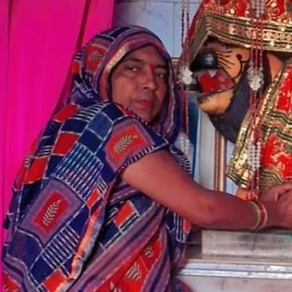 ट्रेन की चपेट में आने से महिला की मौत:कासगंज के गंजडुंडवारा रेलवे स्टेशन पर हुआ हादसा, पटरी पर लिखे गांव नाम से हुई पहचान