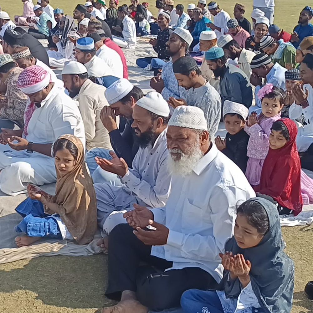 बालाघाट में लोगों ने गले मिलकर दी मुबारकबाद:ईद की विशेष नमाज अदा; देश में अमन-चैन की दुआएं मांगी