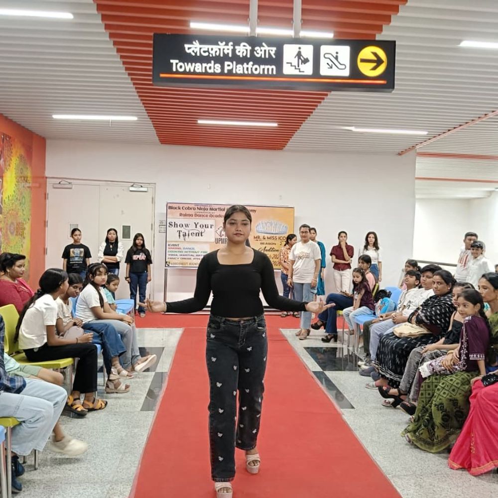 मेट्रो स्टेशन बना 'फैशन रनवे':सफर के बीच रैंप पर उतरीं युवा प्रतिभाएं, 23 मार्च को होगा महामुकाबला