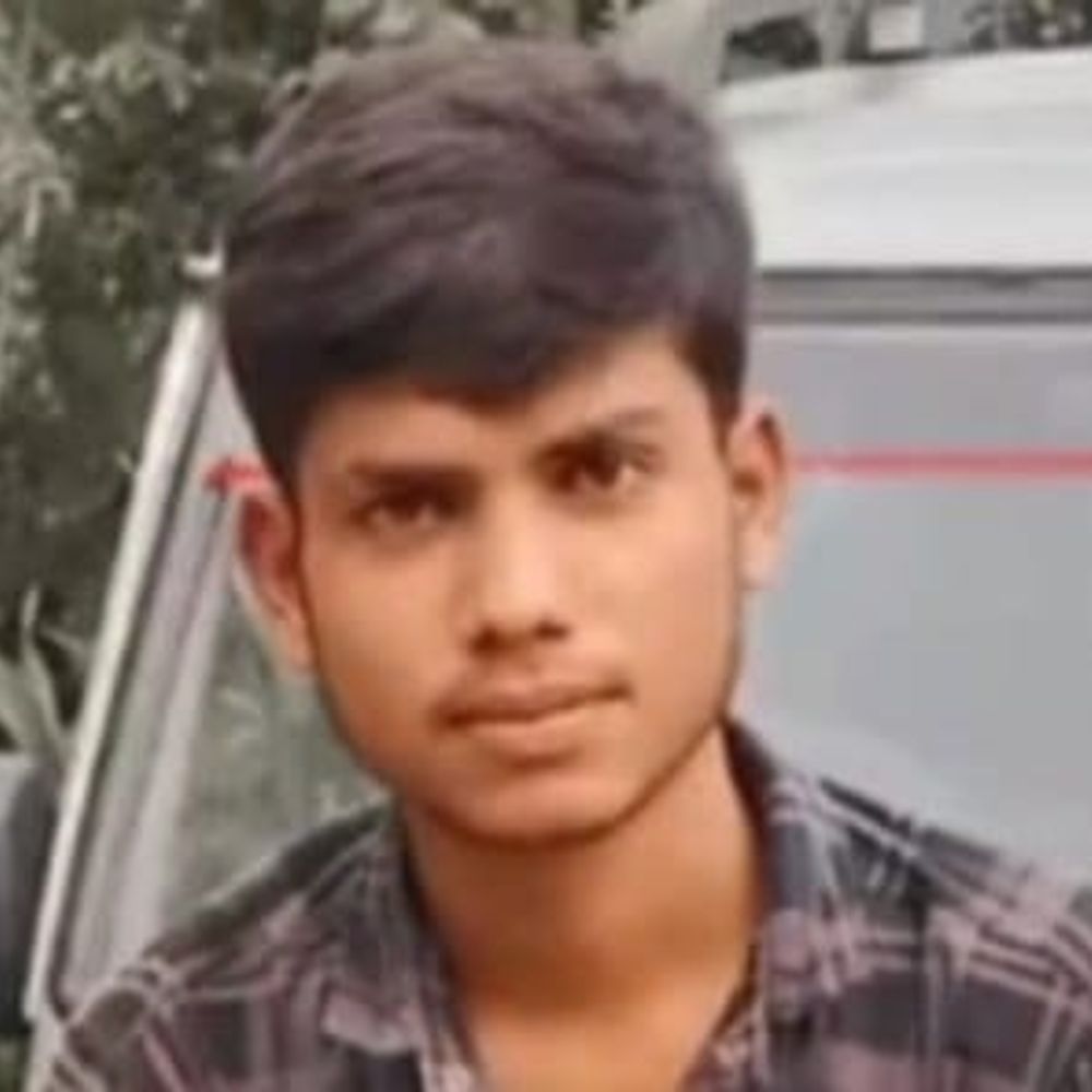 सुल्तानपुर में युवक की पेड़ से लटकी मिली लाश:तीन गिरफ्तार; परिवार ने सख्त कार्रवाई की मांग की, फोन कर बाग में बुलाया था