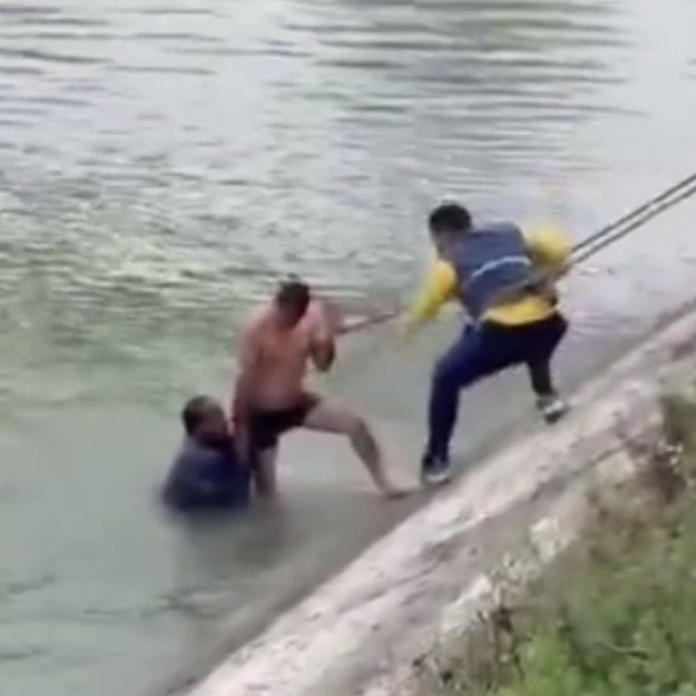 मंडी में पूर्व प्रधान ने ‘खूनी नहर’ से युवक बचाया:  बालक राम ने जान जोखिम में डाल पेश की मिसाल, वीडियो सोशल मीडिया पर वायरल – Mandi (Himachal Pradesh) News