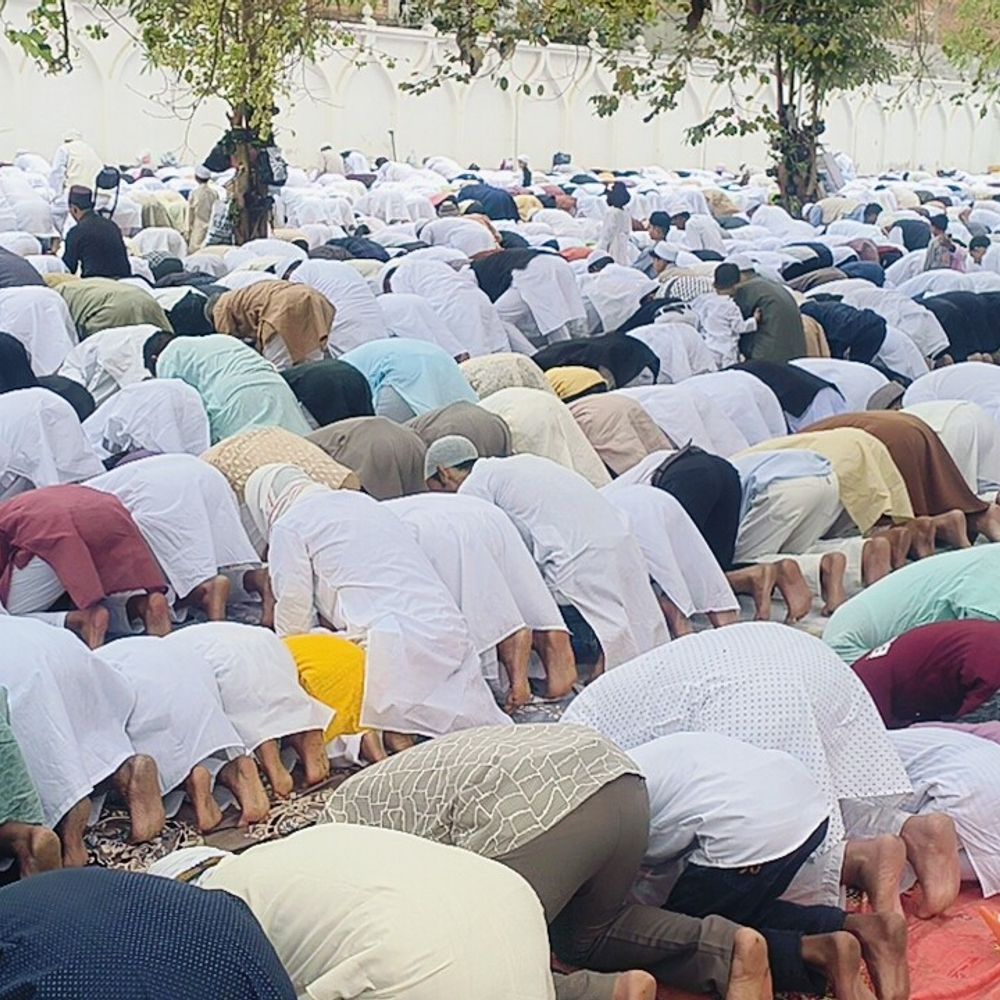 आजमगढ़ में अता की गई ईद की नमाज:सपा सांसद धर्मेंद्र यादव ने दी बधाई, सुरक्षा व्यवस्था के किए गए थे व्यापक इंतजाम