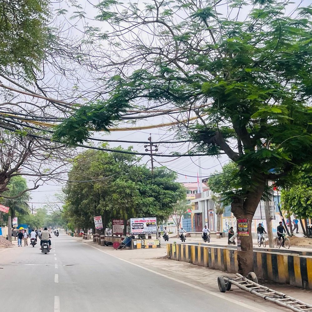 प्रयागराज में बदला मौसम, ठंडी हवाओं, बादलों से बढ़ी ठंड:बारिश से फसलों को नुकसान का खतरा, किसानों की चिंता बढ़ी