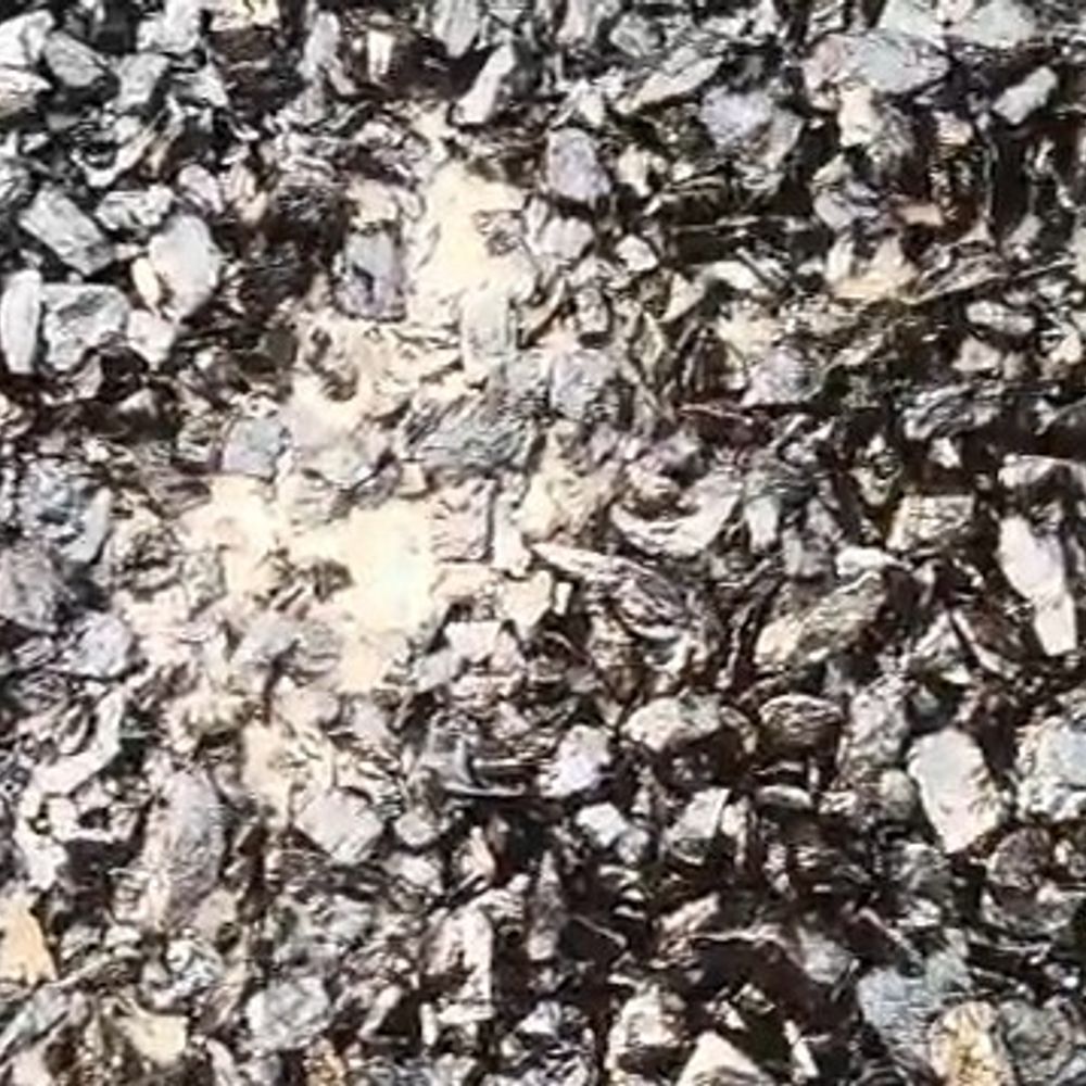 घटिया सड़क निर्माण पर कमिश्नर ने दिए जांच के आदेश:गोंडा में सड़क पर बड़े-बड़े गड्ढे बने, एक हफ्ते में रिपोर्ट मांगा