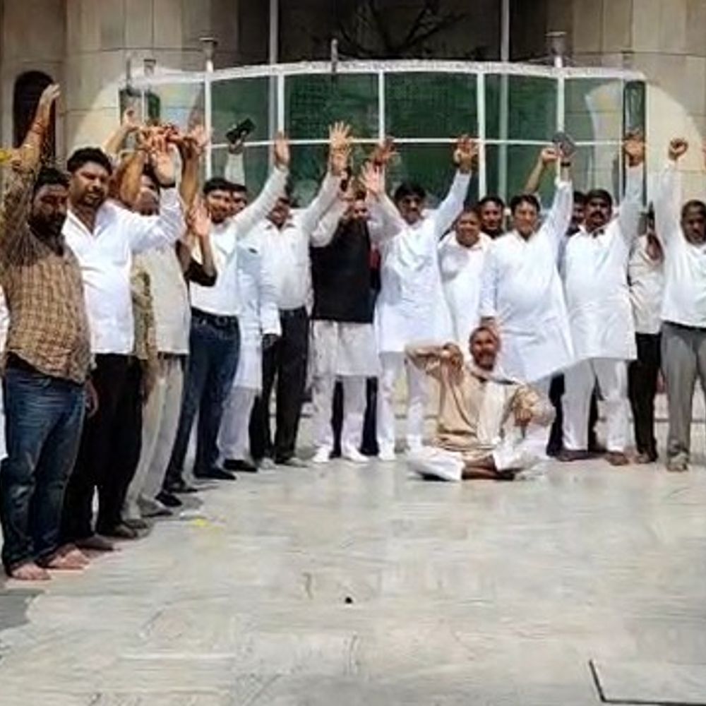 शिक्षकों की कैशलेस चिकित्सा और पेंशन के लिए विशेष पूजा:संगठन ने बाबा औघड़दानी से की प्रार्थना, बोले- पुरानी मांग पूरी करने मे मदद करें भगवान