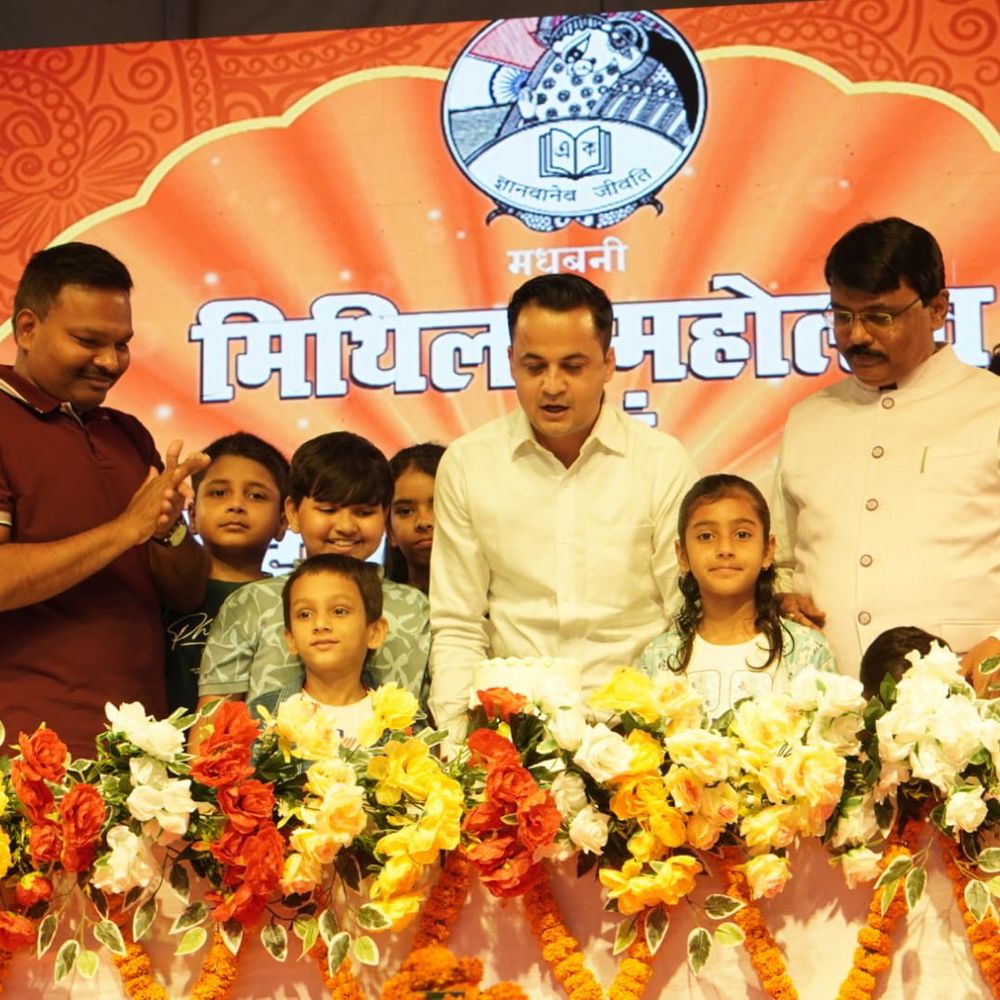 मधुबनी में बिहार दिवस पर केक कटिंग:  गुब्बारे उड़ाए गए, गणेश वंदना-झिझिया और कथक की प्रस्तुति, सांस्कृतिक कार्यक्रम से सजी शाम – Madhubani News