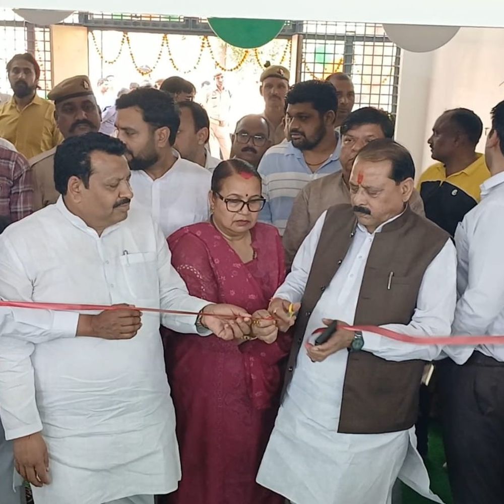 हाथरस में मल्टीपरपज बैडमिंटन हॉल का लोकार्पण:सांसद अनूप प्रधान ने किया उद्घाटन, ₹1.51 करोड़ की लागत