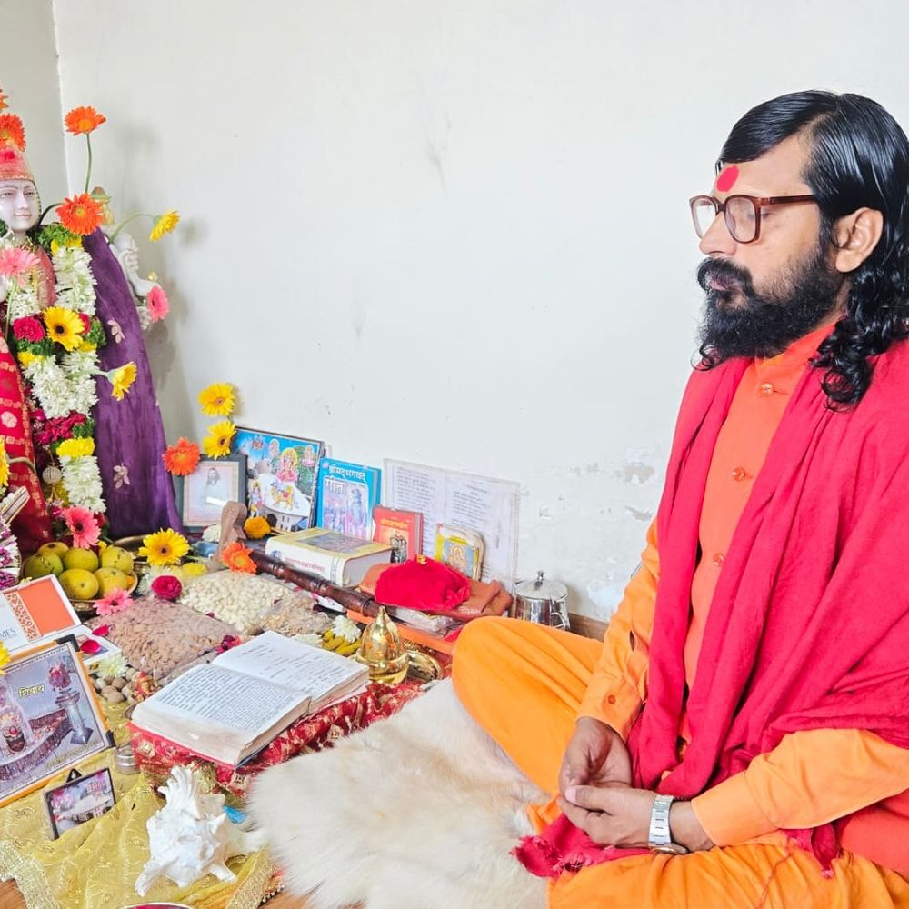 स्वामी समदर्शी महाराज 27 वर्षों से कर रहे अखंड सतचंडी:चैत्र नवरात्रि पर प्रयागराज, चित्रकूट और पुणे में विशेष पूजन व भंडारे