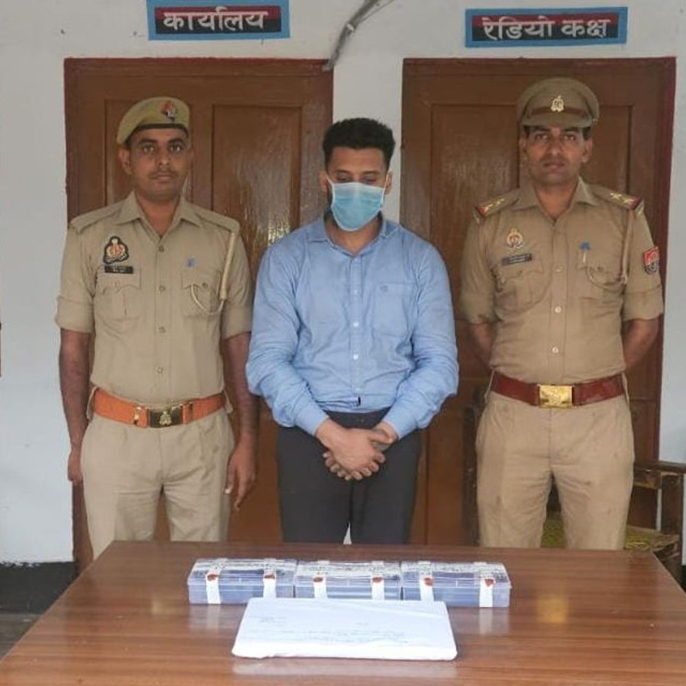 श्रावस्ती में जीएसटी घोटाले का पर्दाफाश, दो आरोपी गिरफ्तार:फर्जी फर्मों से करोड़ों के कर चोरी नेटवर्क की आशंका, अन्य की तलाश जारी