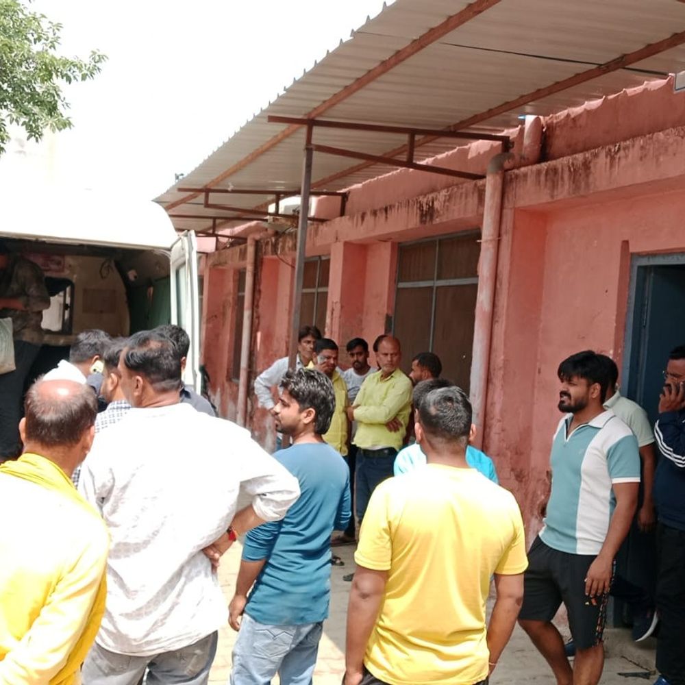 बलिया में देवरानी ने जेठानी पर फेंका खौलता पानी:गंभीर रूप से झुलसी जेठानी, वाराणसी रेफर; देवरानी हिरासत में