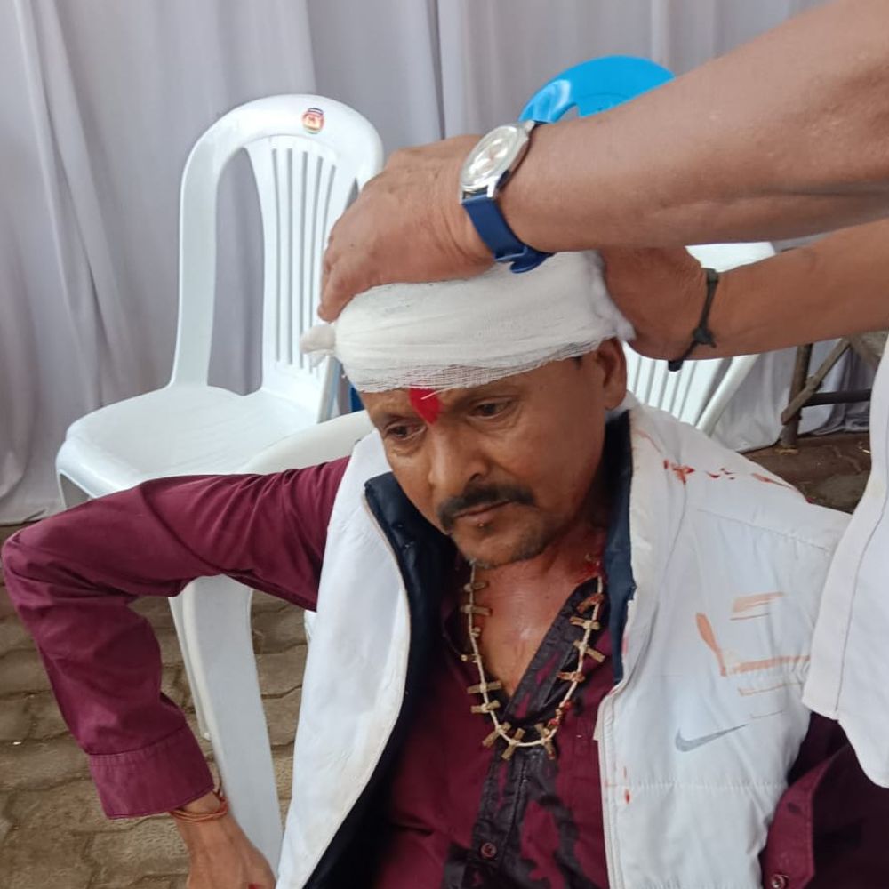 मैहर में श्रद्धालु बाथरूम में फिसला, सिर में चोट:रोपवे प्वाइंट पर हादसा; स्वास्थ्य टीम ने प्राथमिक इलाज के बाद अस्पताल भेजा