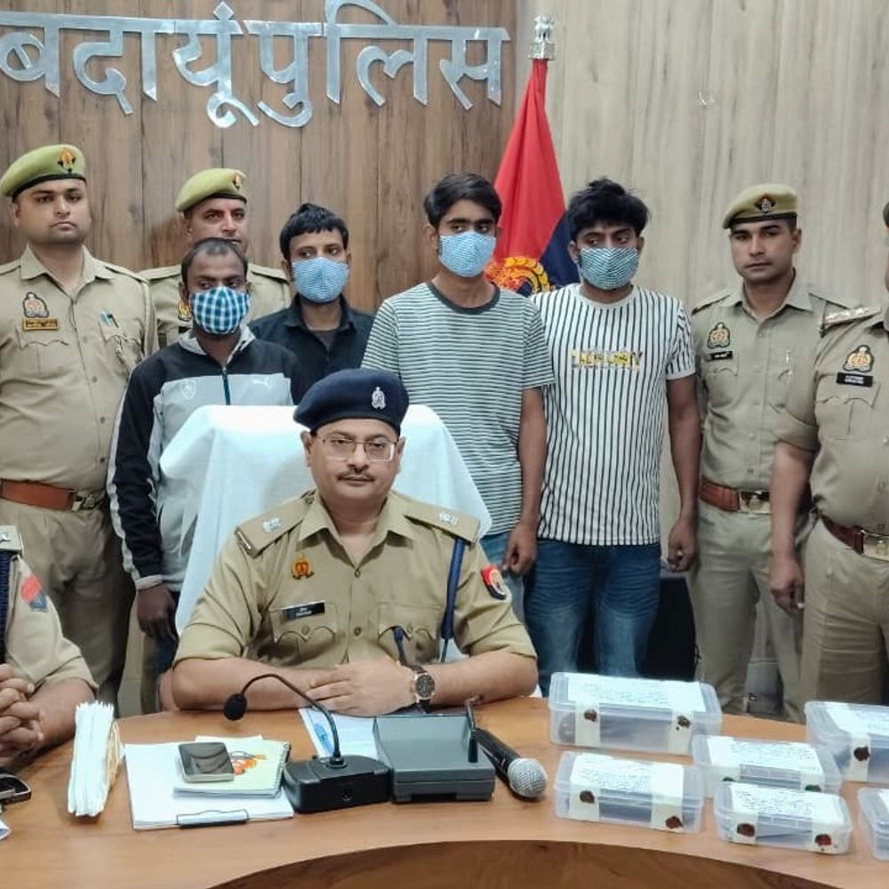 बदायूं में सैलून संचालक को गोली मारने वाले 4 गिरफ्तार:पत्नी को परेशान करने पर दिया वारदात को अंजाम, पुलिस ने किया खुलासा