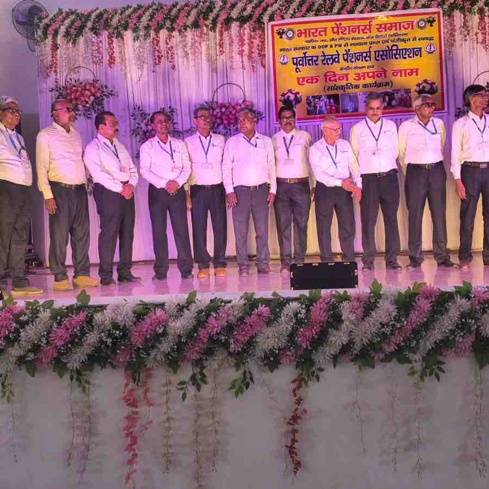 गोरखपुर में रेलवे पेंशनर्स का हुआ अधिवेशन:बनी नई कमेटी, सांस्कृतिक कार्यक्रम का हुआ आयोजन