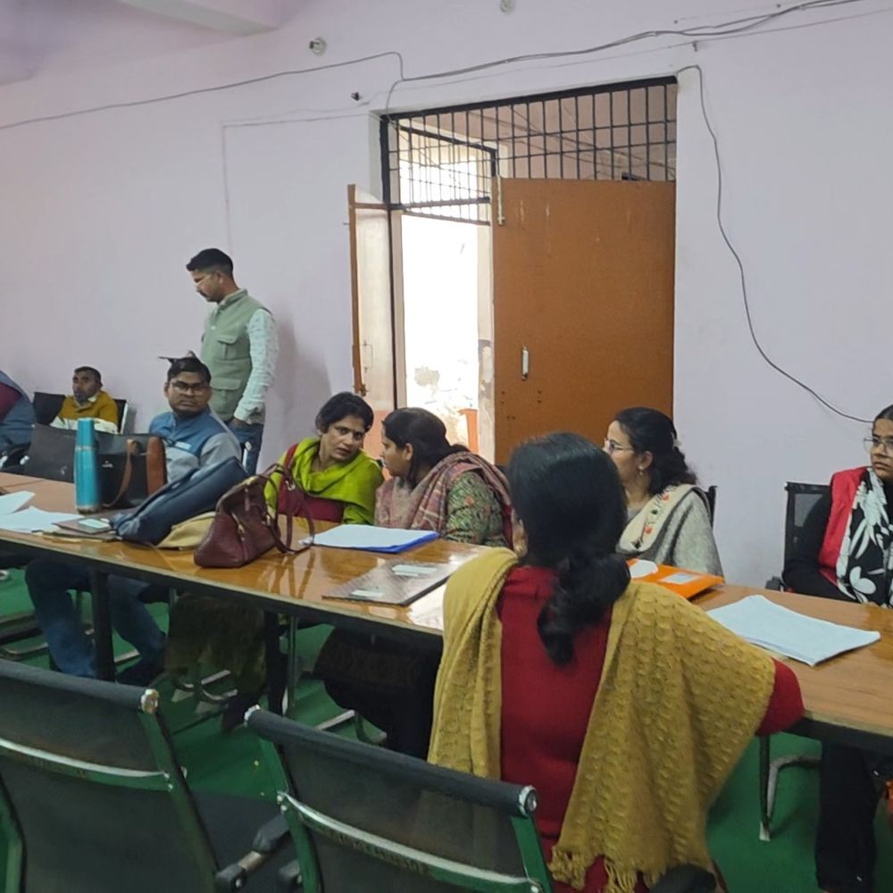 गोंडा में 4 दिन में 1.02लाख कॉपियों का मूल्यांकन पूरा:बोर्ड की उत्तर पुस्तिकाओं की जांच, चार केंद्रों पर सीसीटीवी से निगरानी