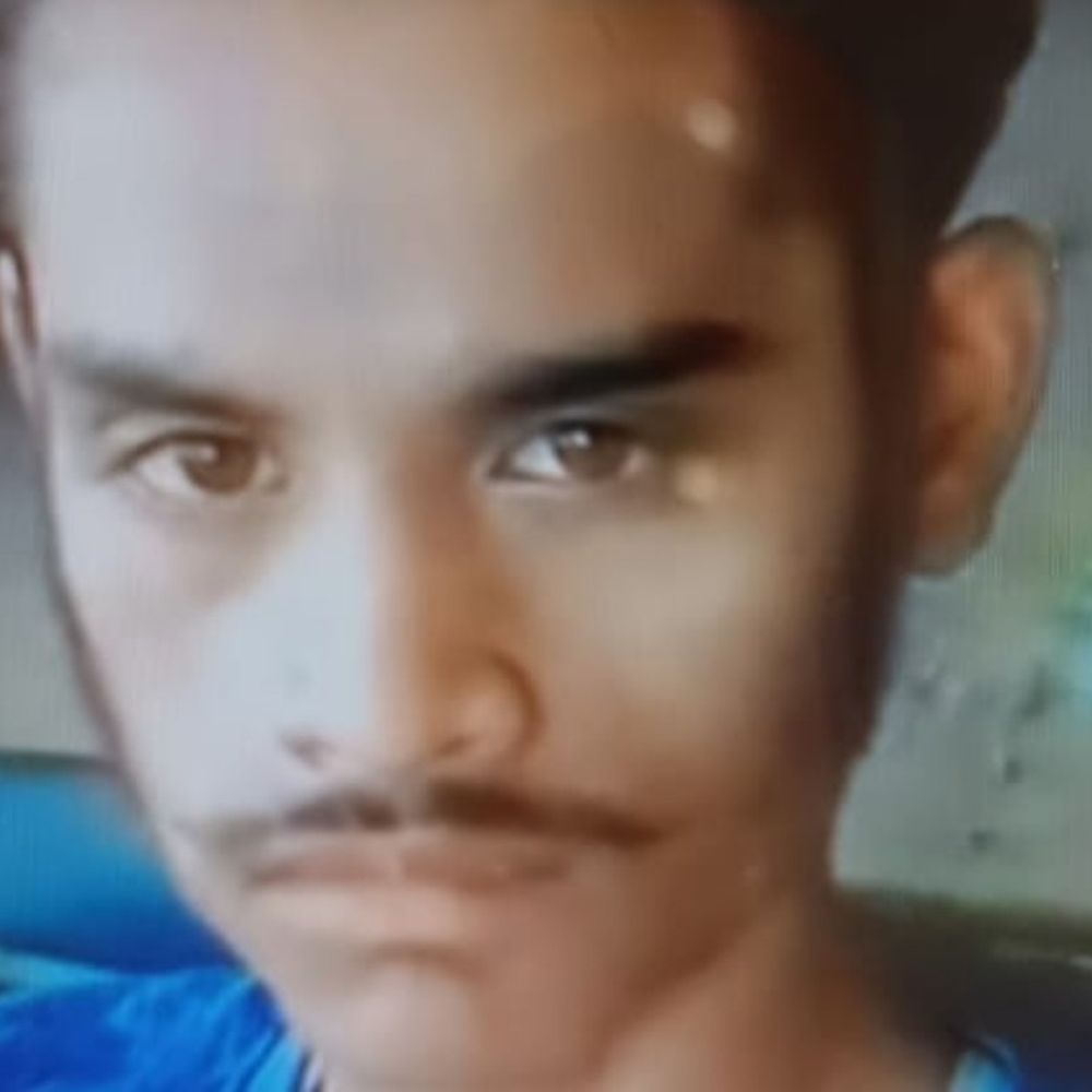 कानपुर में फंदे से लटका मिला युवक:आखिरी बार पत्नी से कॉल पर बोला- पैसे नहीं मिले, घर कैसे आऊं; मुर्गी फॉर्म में काम करता था