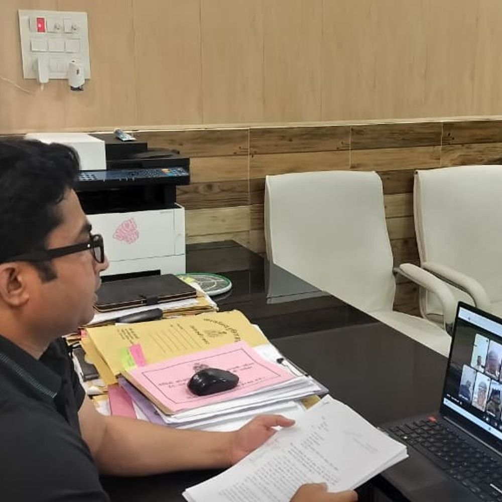 संतकबीरनगर में एएचटीयू थाना प्रभारी सस्पेंड:गूगल मीट, बैठक से गायब, एसपी की कार्रवाई, विभाग में चर्चा का माहौल