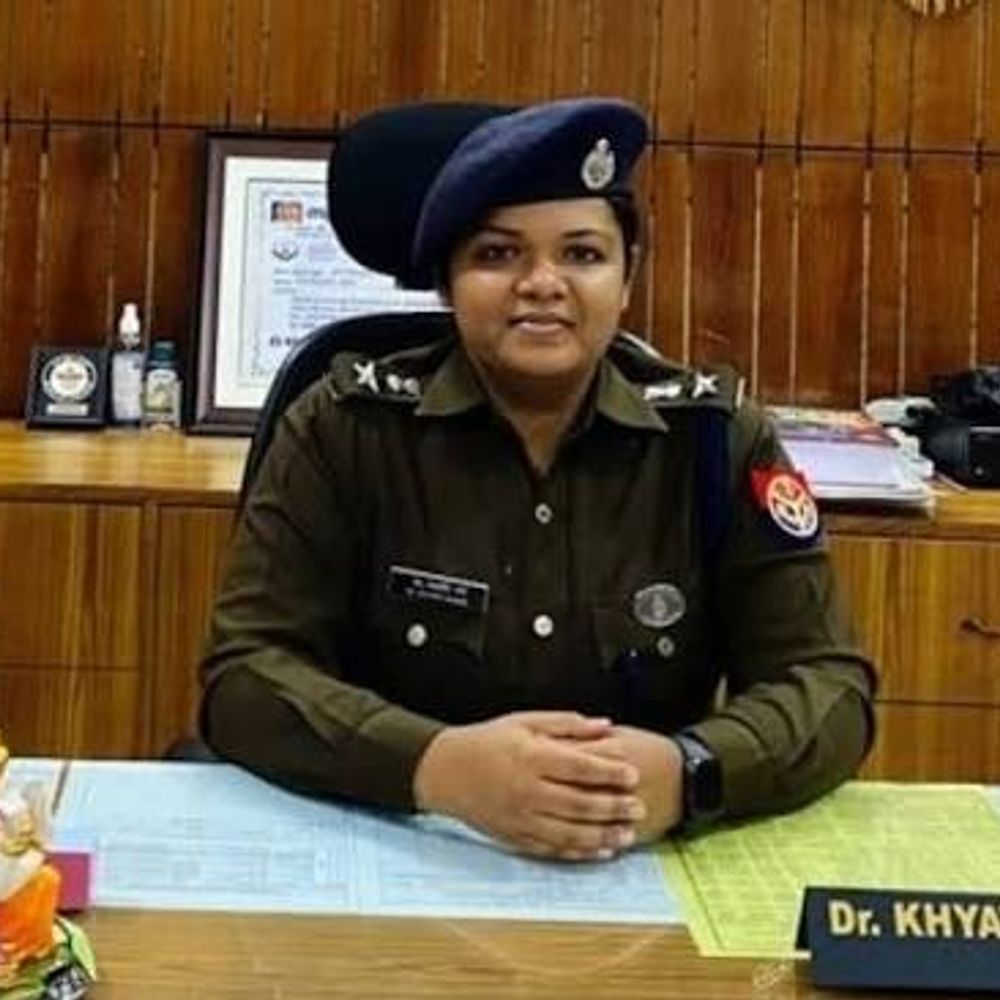 लखीमपुर खीरी पुलिस में बड़ा फेरबदल:एसपी ख्याति गर्ग ने कई थानों के प्रभारी बदले, कई पुलिस लाइन भेजे गए